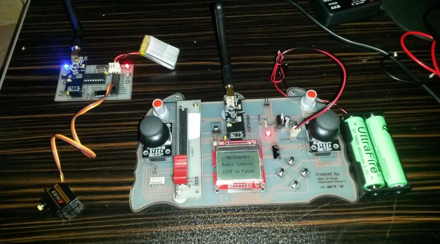 رادیو کنترل حرفه ای ساخته شده توسط کاربران با ذوق دوره (ارسالی کاربر دوره)
